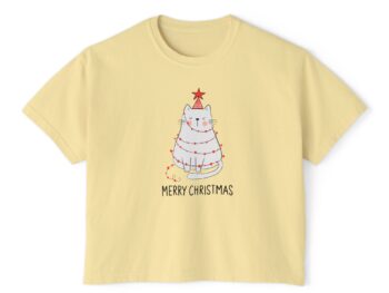 Christmas cat tee Women’s holiday boxy shirt Cat lover Christmas shirt Festive women’s tee Holiday cat graphic tee